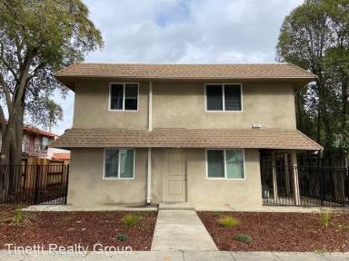 Main picture of 427 W 23rd St