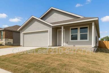 Main picture of 528 Wolf Crest Blvd Seguin, TX 78155
