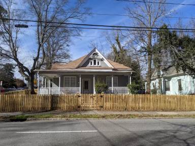 Main picture of 1201 N Mangum St