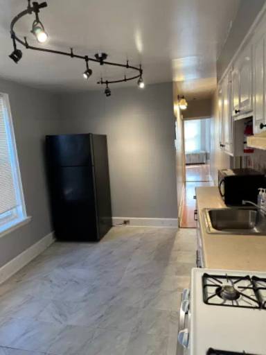 Main picture of 7106 N Broad St
