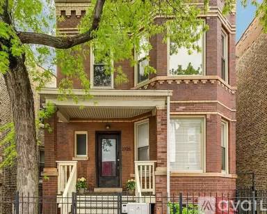 Main picture of 2725 N Kedzie Ave