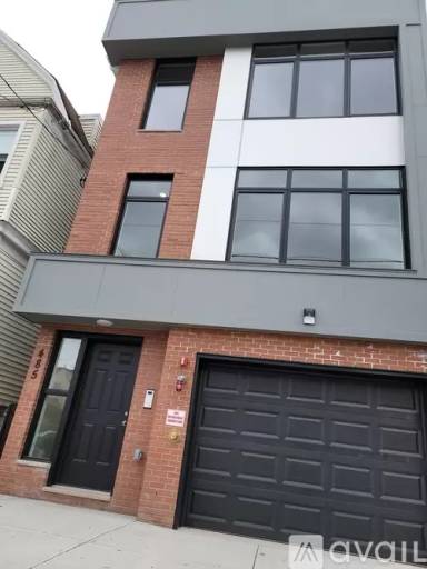 Main picture of 485 S 16th St