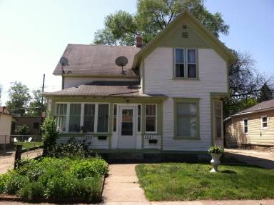 Main picture of 252 W 10th St