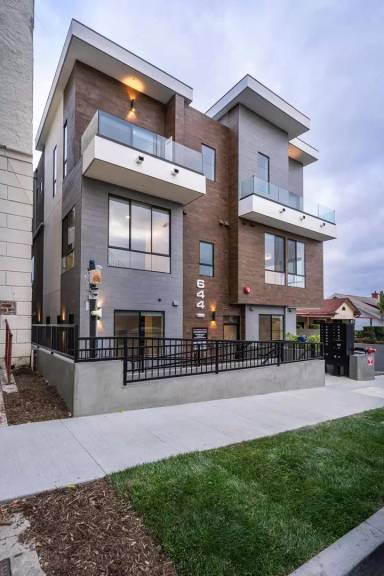 Main picture of 644 N Hobart Blvd