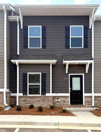 Main picture of 3276 Hamlet Loop