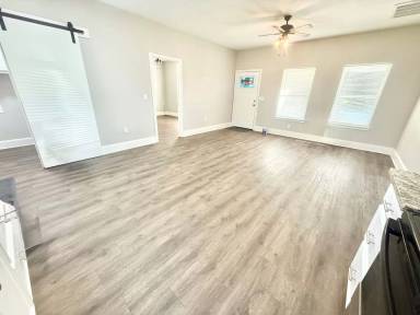 Main picture of 164 Lake Rd