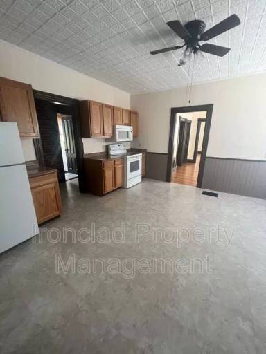 Main picture of 27 Madison St
