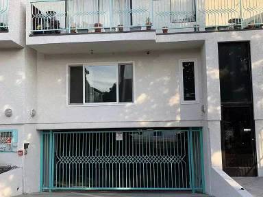 Main picture of 1726 Winona Blvd