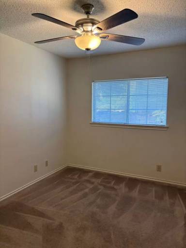 Main picture of 7102 Shady Elms
