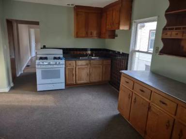 Main picture of 33 Schiller St