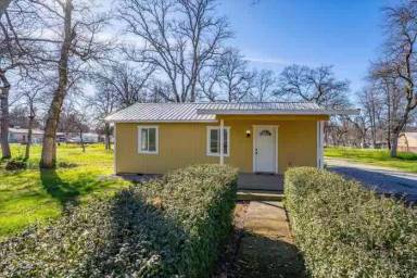 Main picture of 2940 Oak St