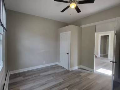 Main picture of 633 Main St