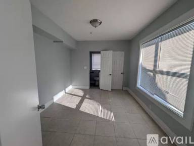 Main picture of 4725 1/2 15th Ave S