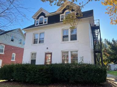Main picture of 712 W College Ave