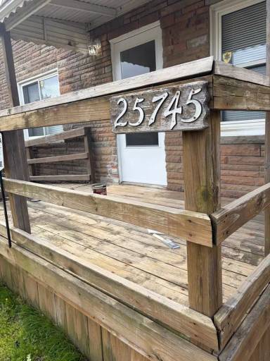 Main picture of 25745 Princeton St