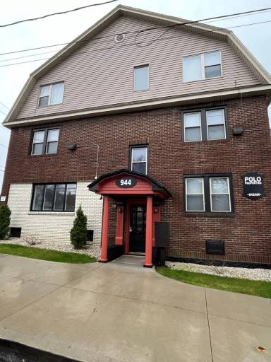 Main picture of 944 Beech St