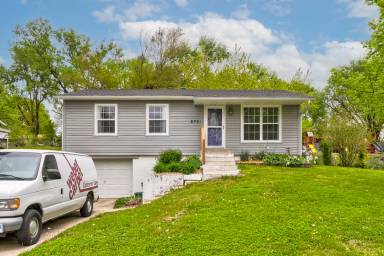 Main picture of 2751 N 109th St