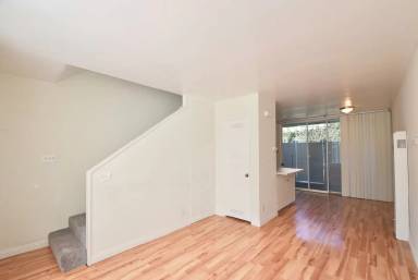 Main picture of 13103 Moorpark St