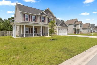 Main picture of 215 Old Field School Ln