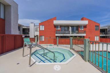Main picture of 7211 Cozycroft Ave