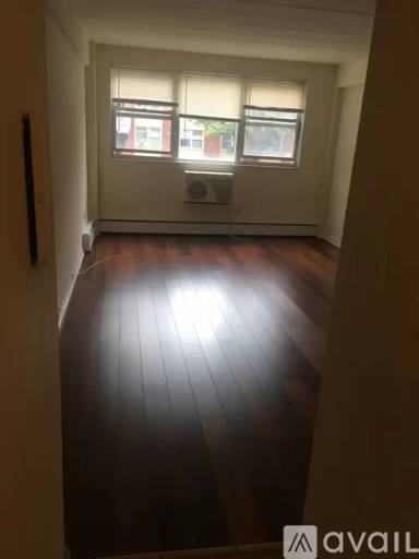 Main picture of 6821 N Sheridan Rd