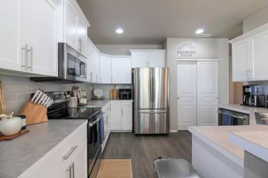 Main picture of 2933 Castle Rock Blvd