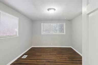 Main picture of 1932 Beech St