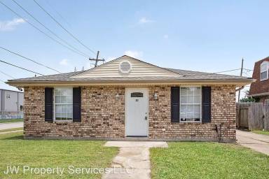 Main picture of 303 E Liberaux St