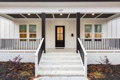 Main picture of 607 Kenmore Ave