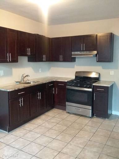 Main picture of 496 Grove St