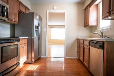 Main picture of 1001 W 75th St