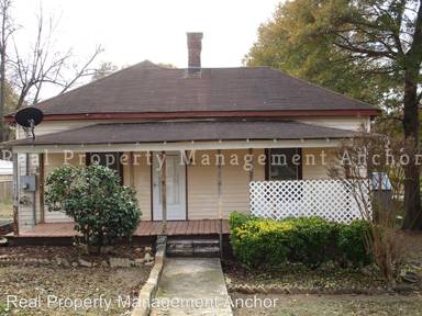 Main picture of 1565 Elm St NE