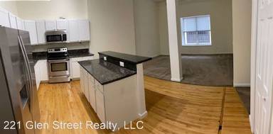 Main picture of 221 Glen St