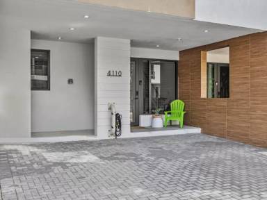 Main picture of 4110 N Oak Pl
