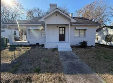 Main picture of 215 Poplar St