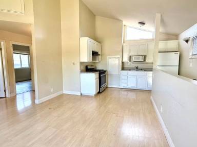 Main picture of 2242 Elden Ave