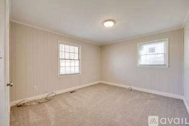 Main picture of 802 Athenia Pl