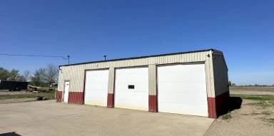 Main picture of 2826 S US Highway 281