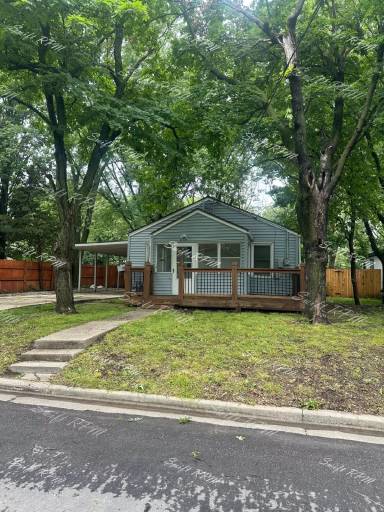 Main picture of 131 S Emma St