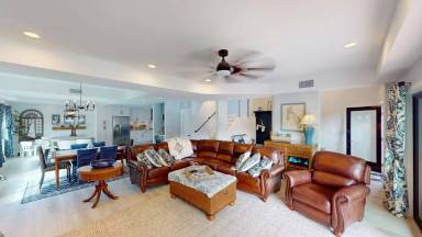 Main picture of 962 E Ave