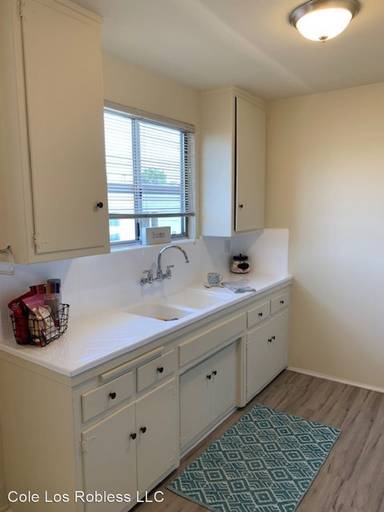 Main picture of 475 S Los Robles Ave