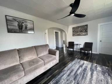 Main picture of 1600 Cobban St