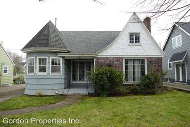 Main picture of 7124 N Seward Ave