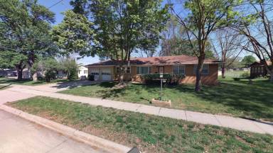 Main picture of 1150 SW Lynn Dr