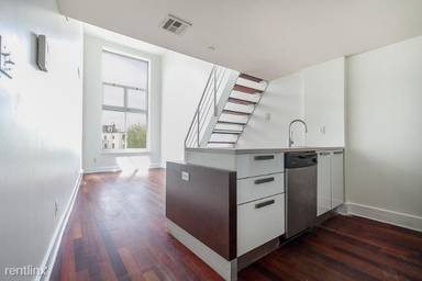Main picture of 14 Meserole St