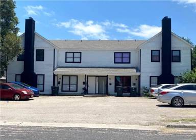 Main picture of 3400 Victoria Cir