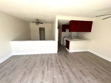 Main picture of 101 W Canada