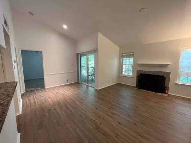 Main picture of The Pointe At Park Center