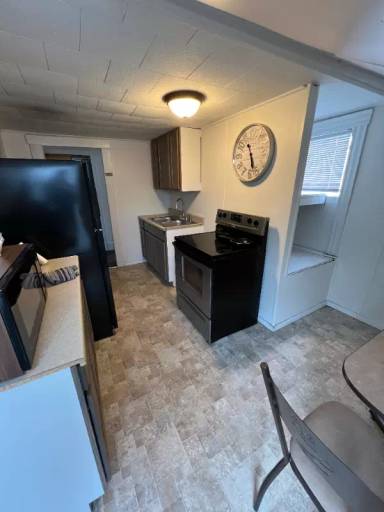 Main picture of 211 Cedar Ave