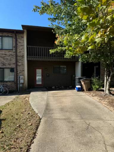 Main picture of 3355 E Lloyd St